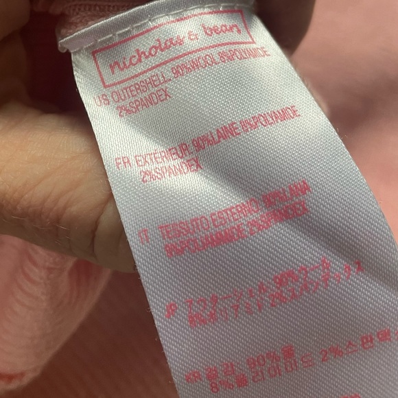 N&B Adorable turtleneck - Picture 4 of 5